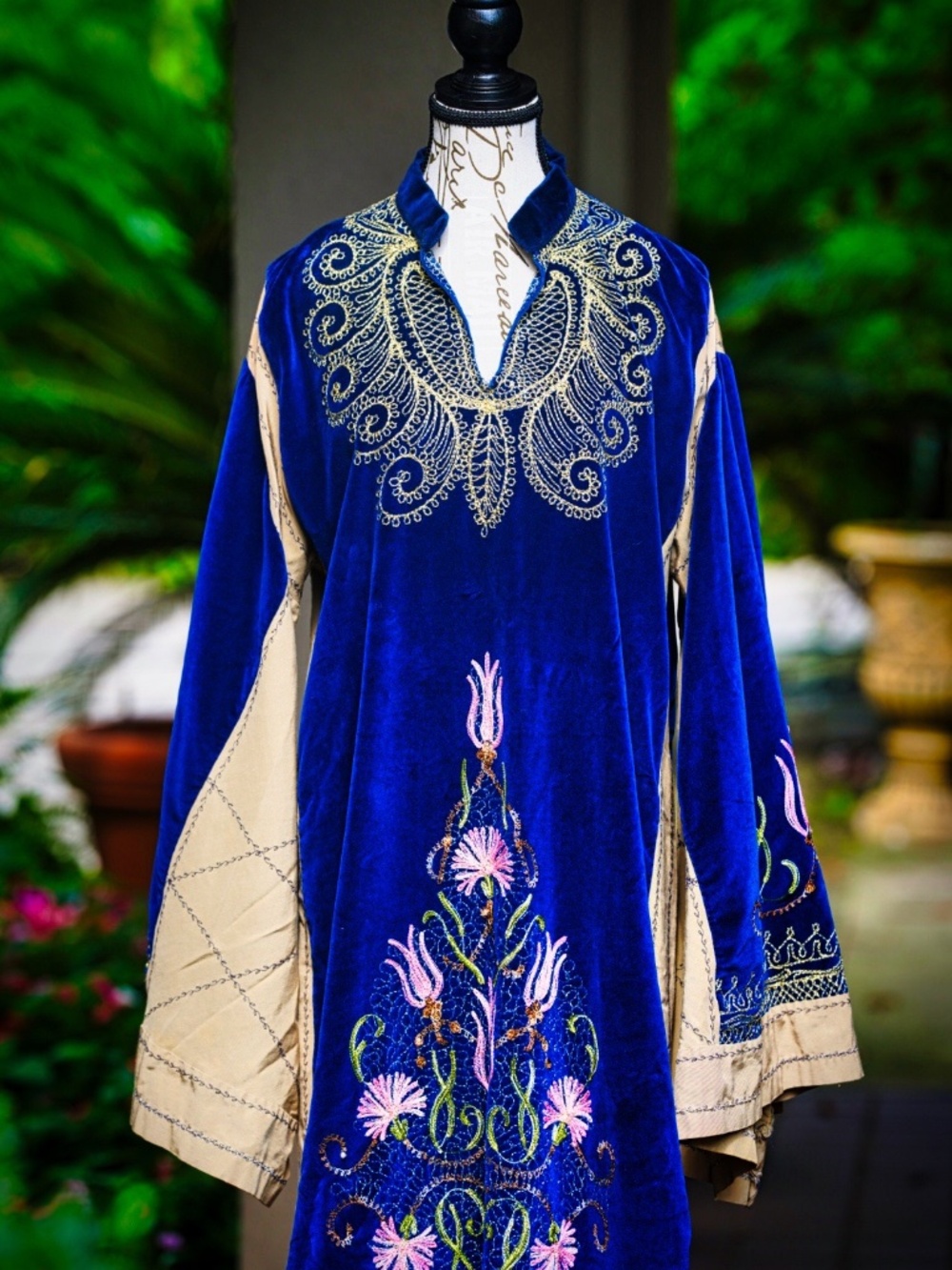 Tezcan Embroidered Blue Velvet Tunic / Kaftan – Made in Istanbul, Turkey